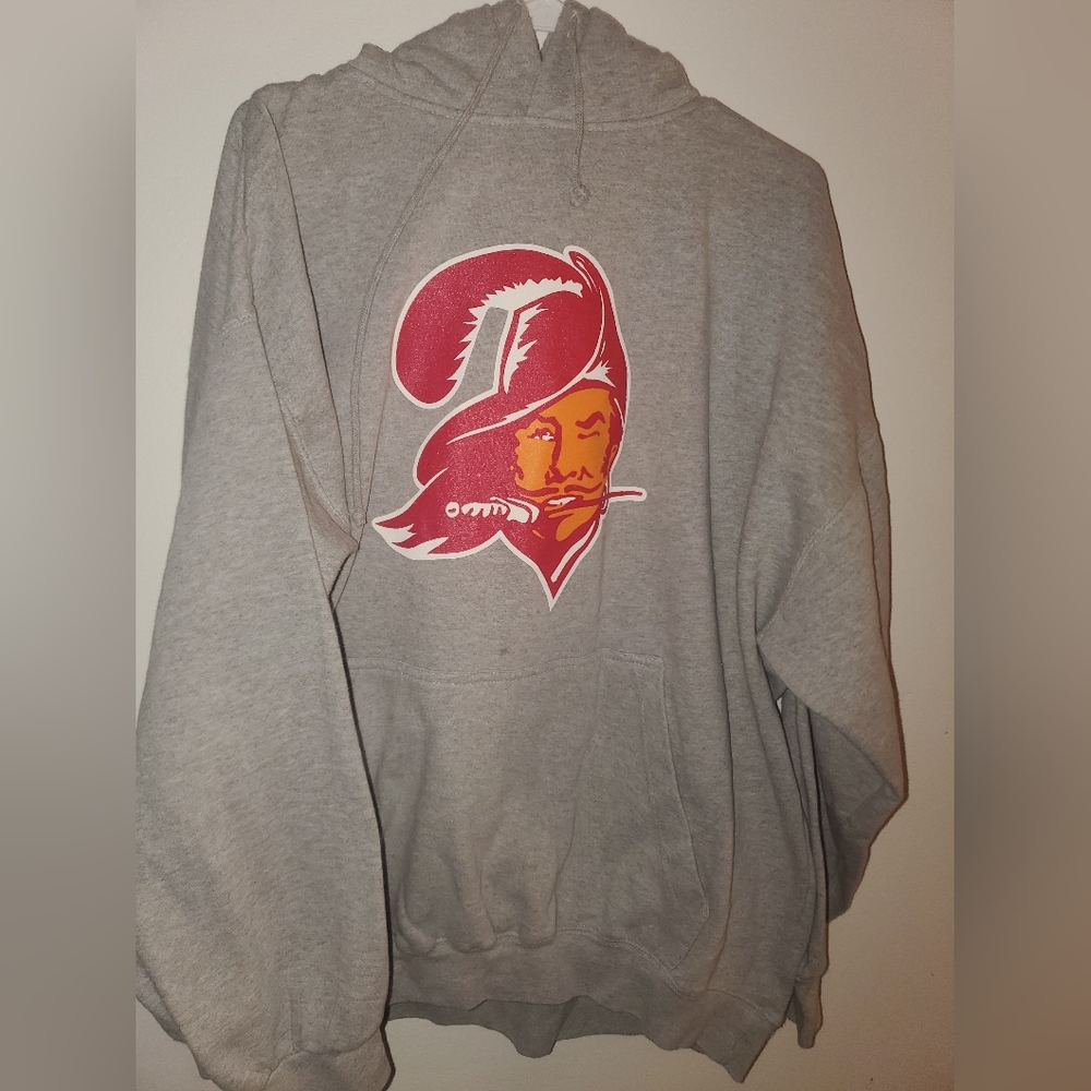 Size 3X Tampa Bay Bucanneers grey hoodie